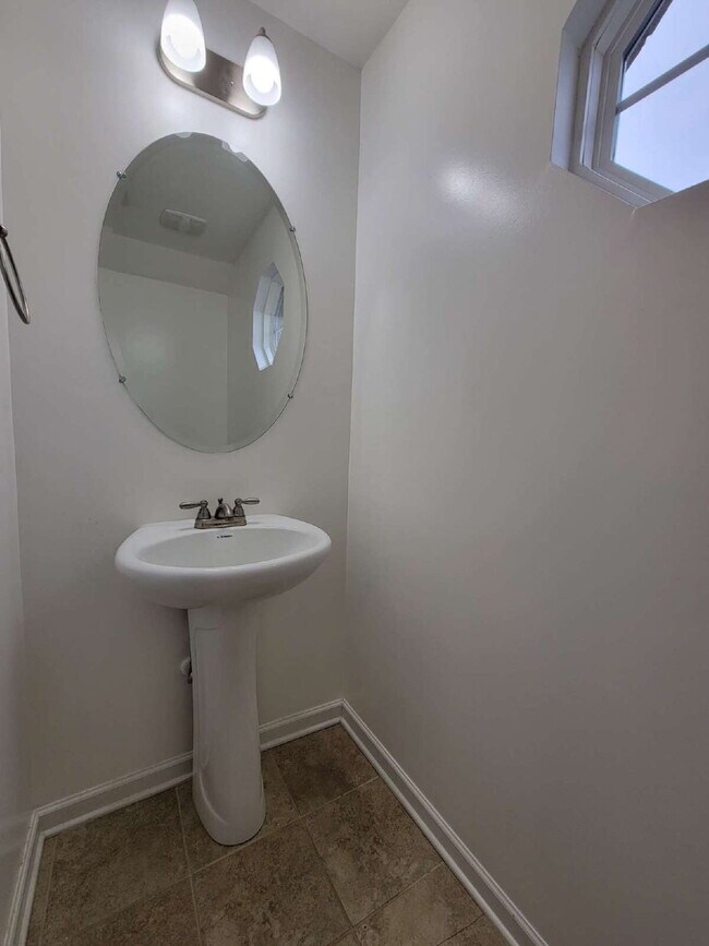 Building Photo - 2 Bedroom Townhome in Goodletsville