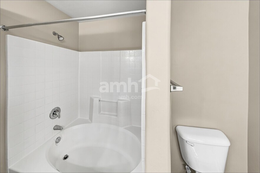 Building Photo - 2451 S 160th Dr