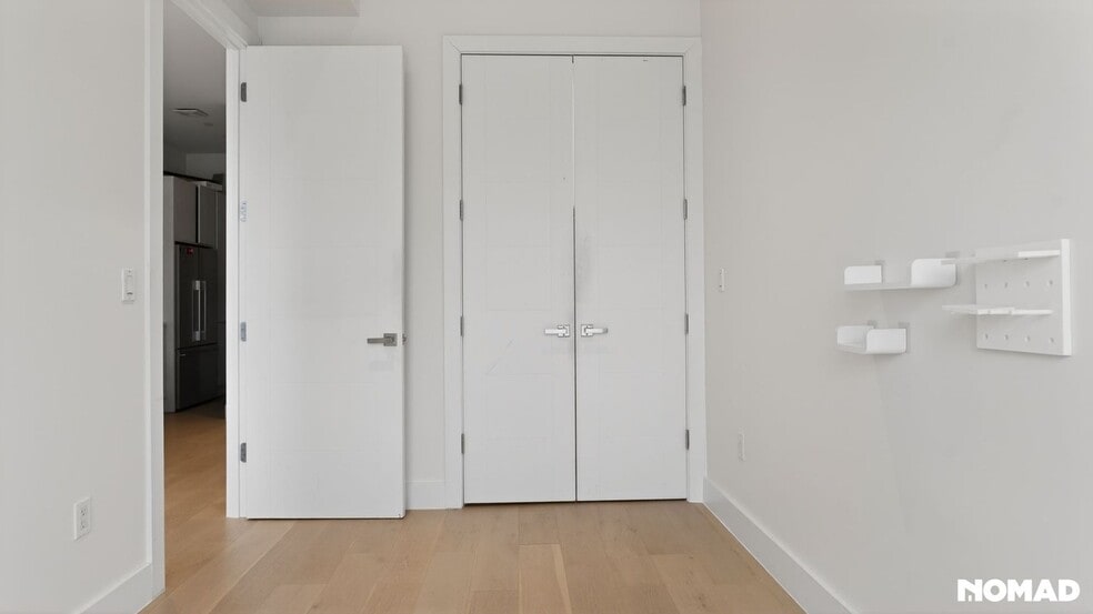 Building Photo - 1129 Halsey St