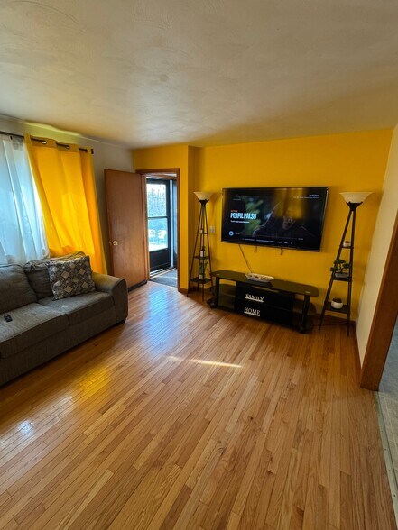 Building Photo - 98 Hartley Dr