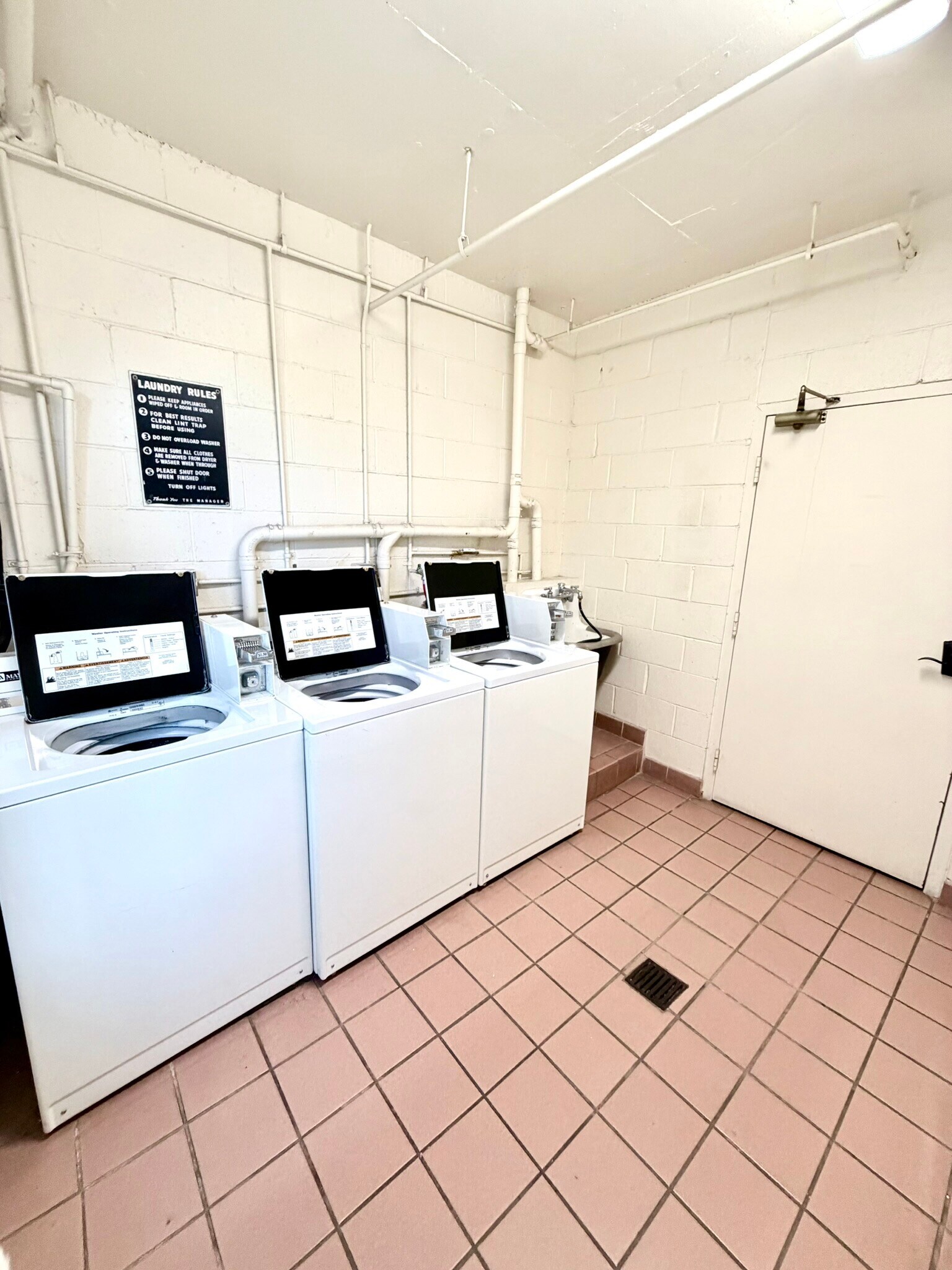 Building Photo - 1430 Colby Ave