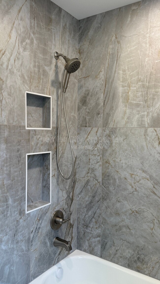 Building Photo - 240 Mcgregor Ave