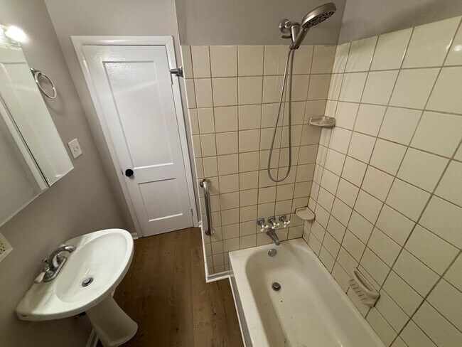 Building Photo - Big Spacious Beautiful Single Family 4 bedroom House for Rent !!!