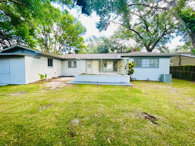 Building Photo - Beautiful 2/1.5 Home in Winter Park plus a...