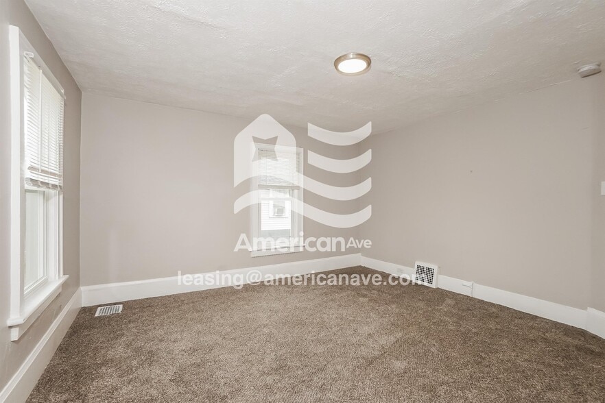 Building Photo - 902 Bye St