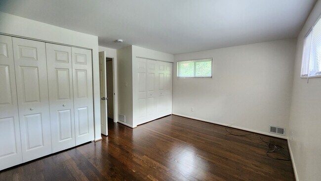 Building Photo - Arlington 3 Level Rowhouse