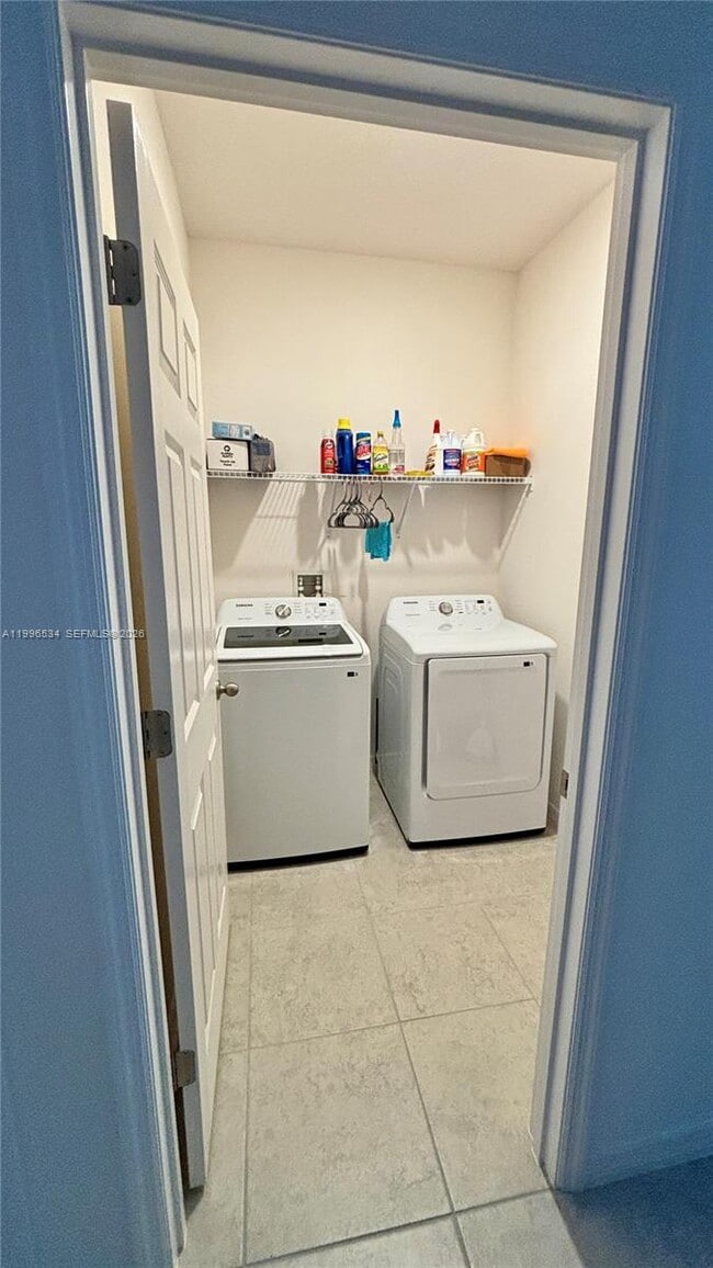 Building Photo - 219 Bottle Brush Dr