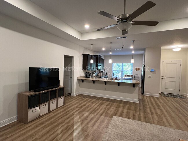 Building Photo - 4527 Plowman Ln