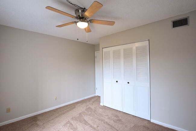 Building Photo - $500 OFF 1 Month's Rent! Beautiful 2 Bed 2...