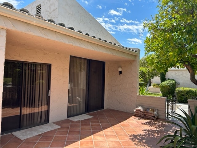 Front patio - 2604 N Whitewater Club Dr