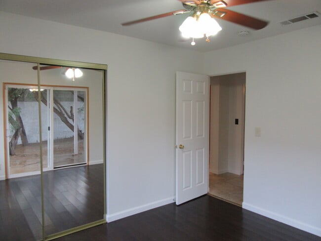 Building Photo - 54865 Avenida Vallejo