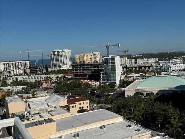 Building Photo - 1350 Main St