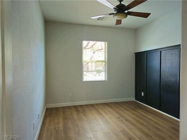 Building Photo - 10070 White Mulberry Dr