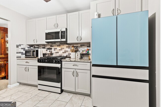 Building Photo - 7155 Laurel Creek Dr