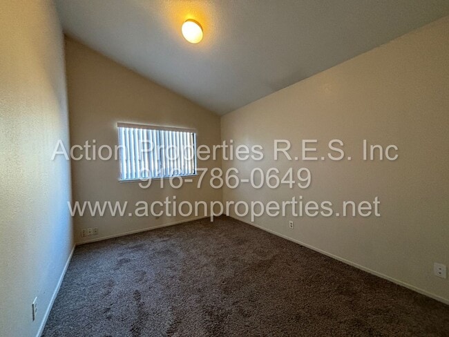 Building Photo - Cozy 3 Bed, 2 Bath - Single Story - New Pa...