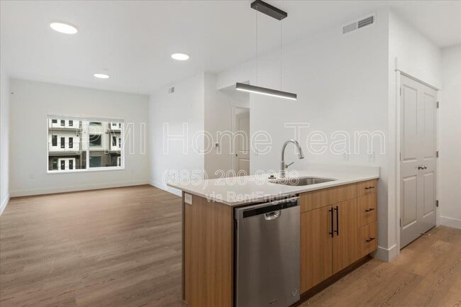 Building Photo - 3378 Washington Blvd