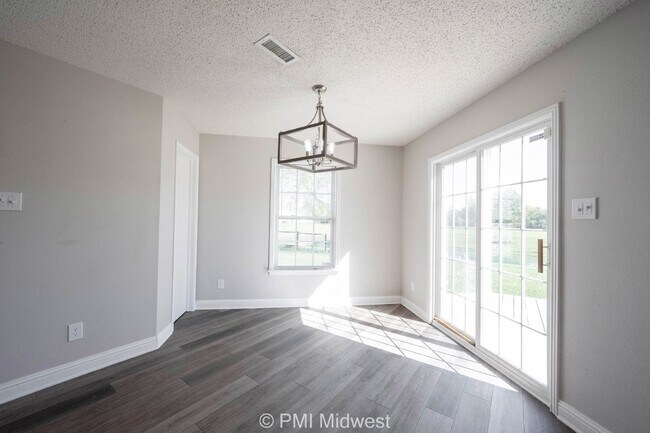 Building Photo - Charming 3-Bedroom Home with 2.5 Baths - Greenfield, IN!