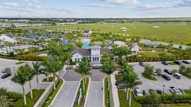 Building Photo - 16181 Oakview Dr