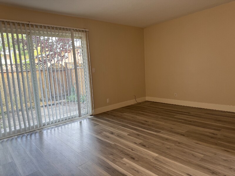 Building Photo - 832 Pomeroy Ave