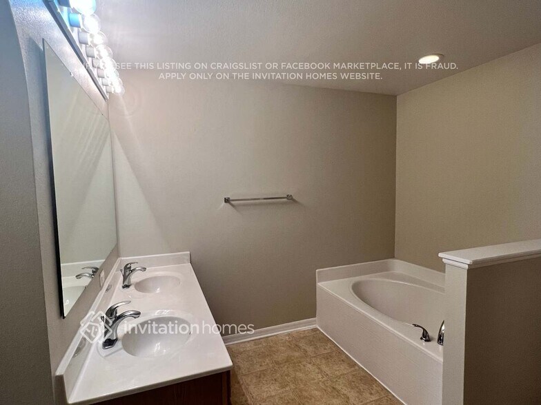 Building Photo - 2891 Ruxton Dr