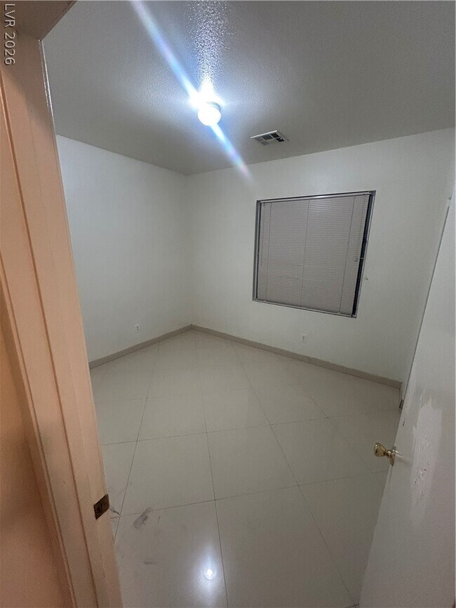 Building Photo - 8853 Sacred Falls Ave