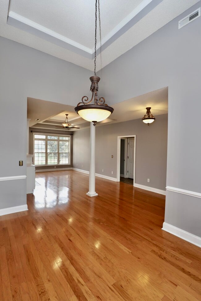 Building Photo - 1855 Beachforest Way