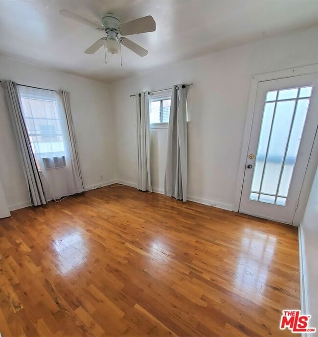 Building Photo - 813 N Poinsettia Pl