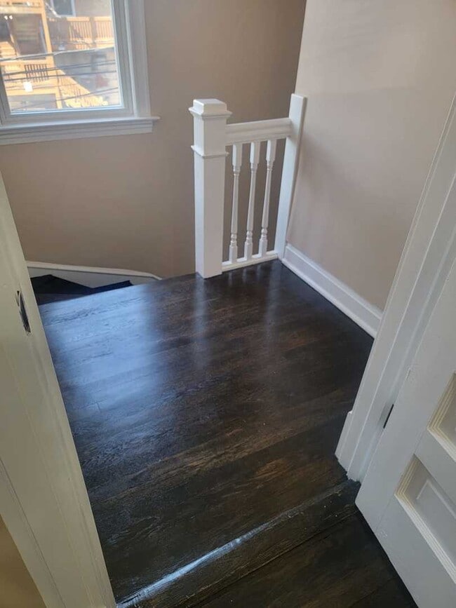 Building Photo - 1540 N Keeler Ave