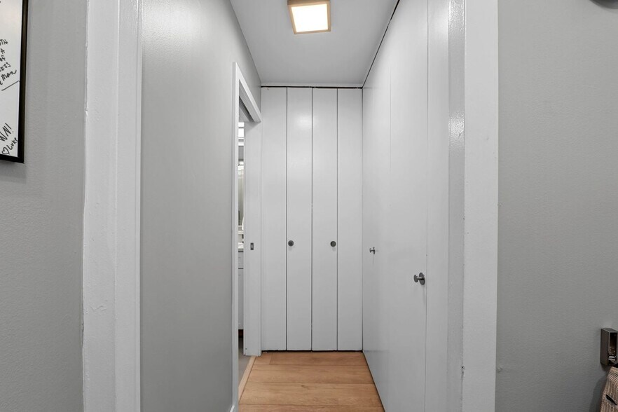 Building Photo - 2020 N Lincoln Park W