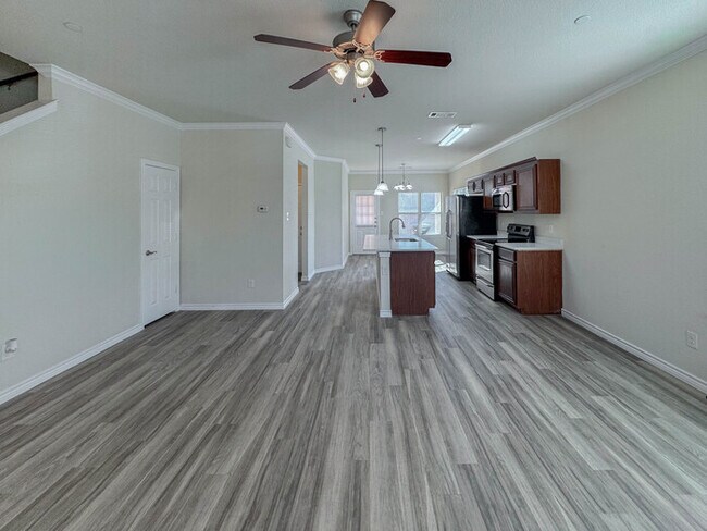 Building Photo - 5500 Dolores!