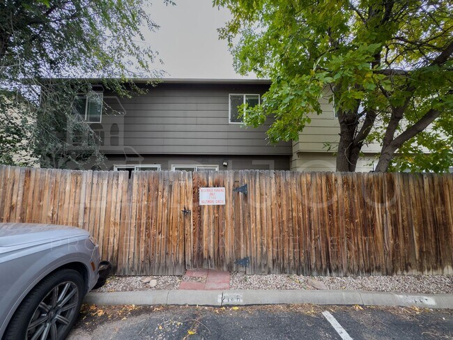 Building Photo - Westside Townhome of 21st St.