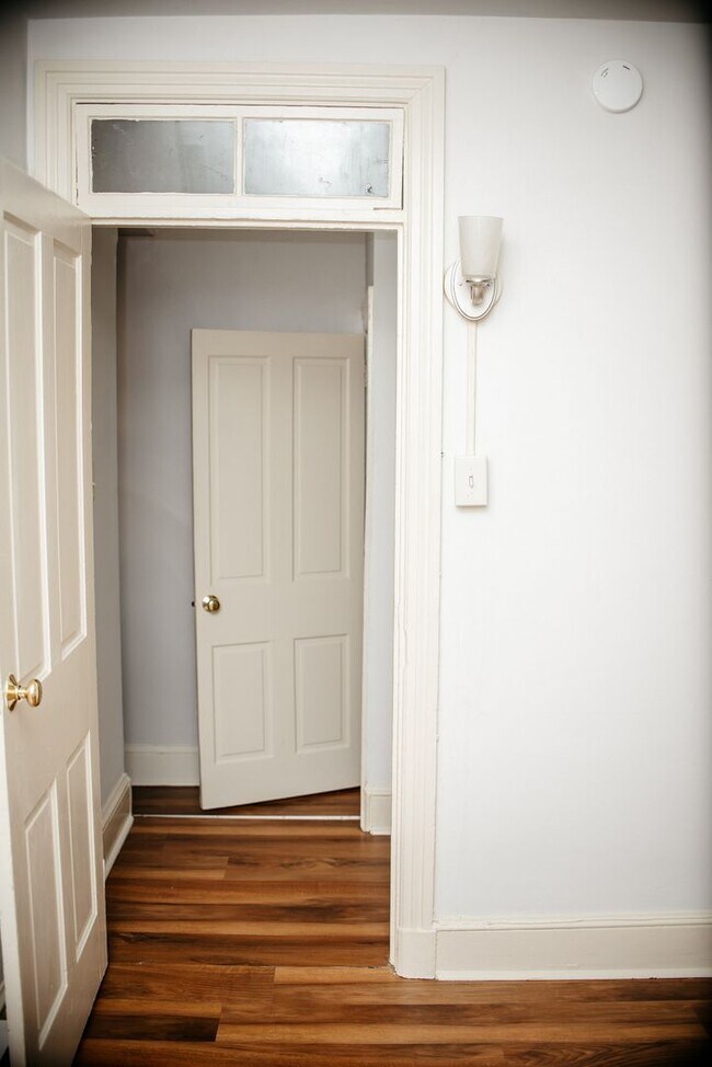 Building Photo - 331 N 3rd St