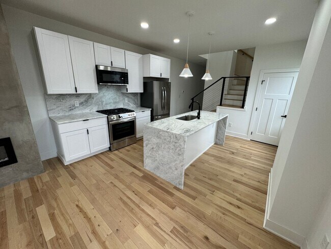 Building Photo - 2 Bedroom - Weiland Park