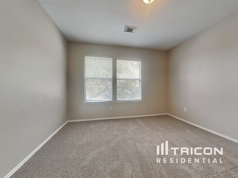 Building Photo - 16783 Fallen Timbers Dr