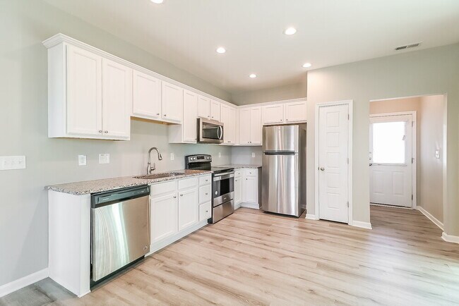 Building Photo - 167 E Wilson St