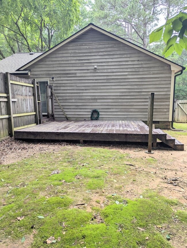 Building Photo - Fenced in Back Yard! Two Bedroom Two Bath ...