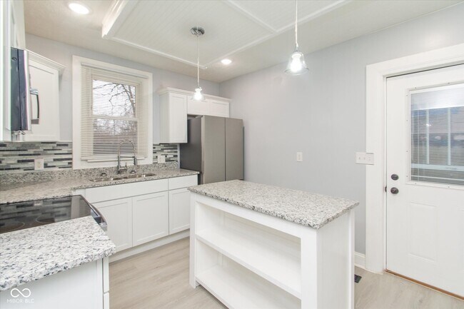 Building Photo - 3180 Graceland Ave