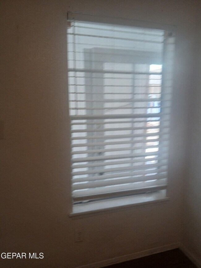 Building Photo - 6057 Morning Glory Cir