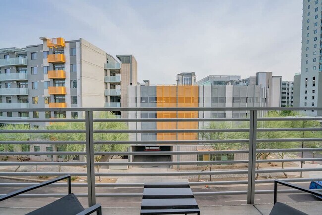 Building Photo - 203 E Roosevelt St
