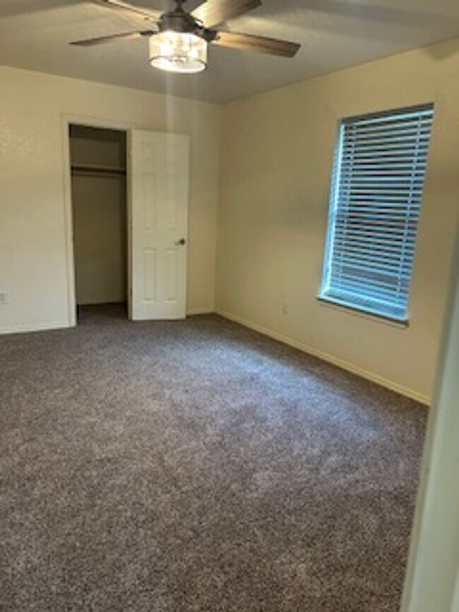 Building Photo - 2305 Upland Bend Dr