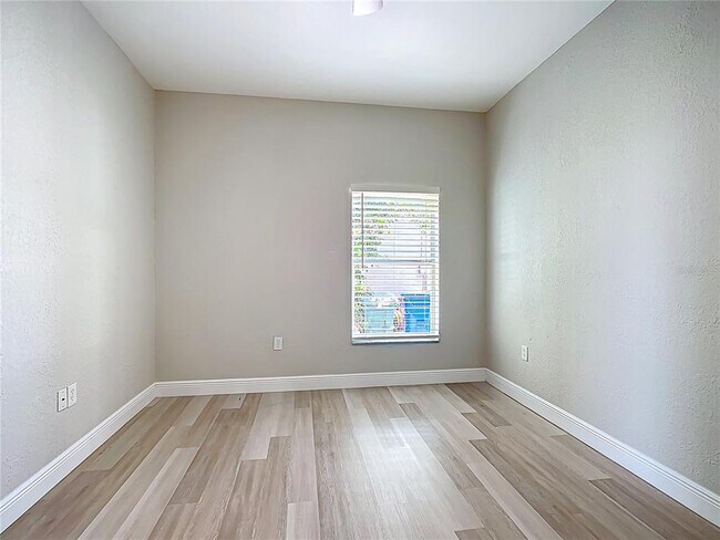 Building Photo - 550 Reddicks Cir