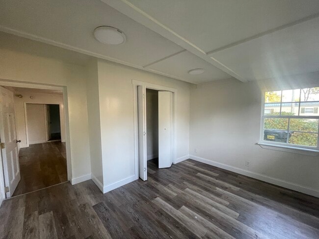 Building Photo - 187 Karen Dr