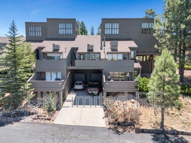 Building Photo - 5700 N Villa Cir