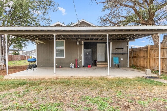 Building Photo - 1322 N Lincoln Ave