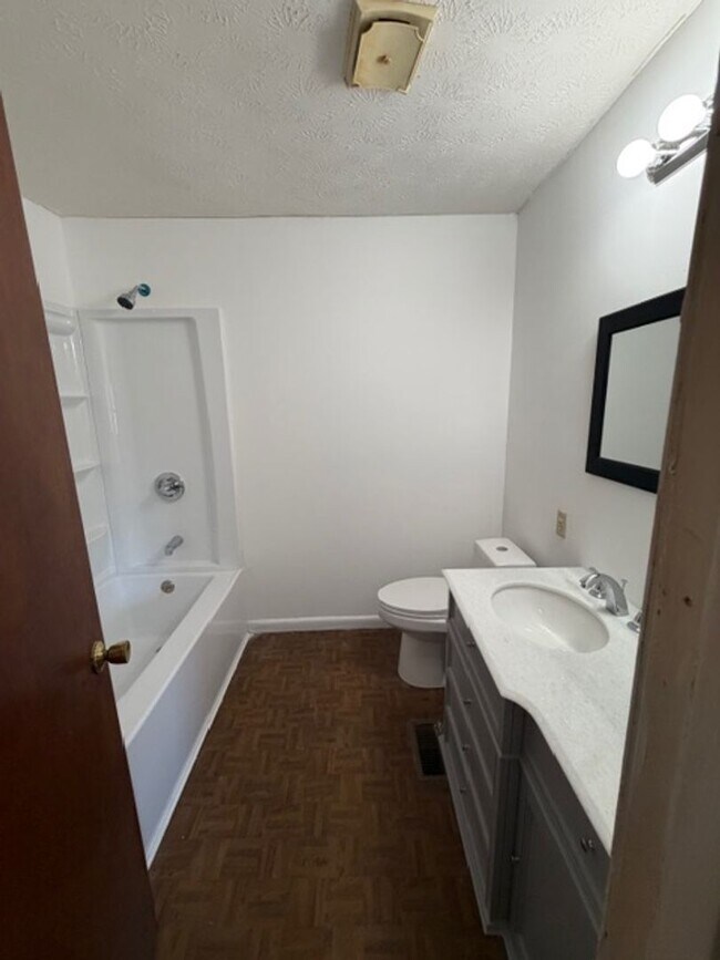 Building Photo - Charming 3 Bed, 2 Bath Warner Robins Home!