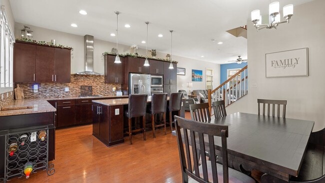 Building Photo - 337 Osona Ln