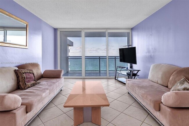 Building Photo - 2030 S Ocean Dr