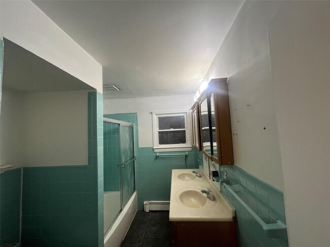 Building Photo - 42 Peeker Ave