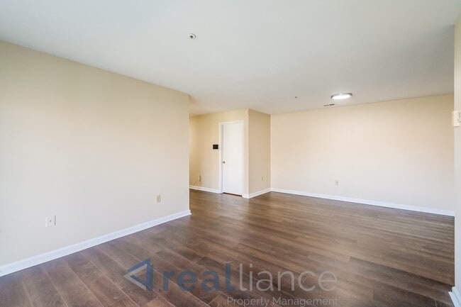 Building Photo - 8701 Grasmere Ct