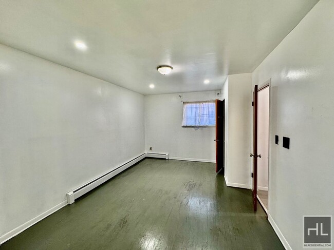 Building Photo - One bedroom in Astoria walking distance to...